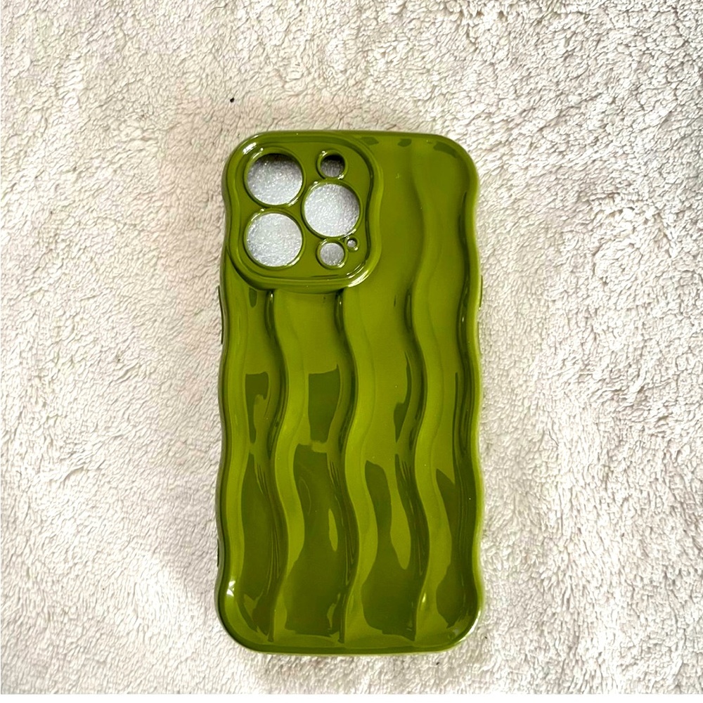 GREEN IPHONE 13PRO SILICONE PHONE CASE🍀